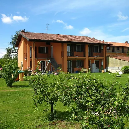 Farm stay Agriturismo Cascina Aguzza Oleggio
