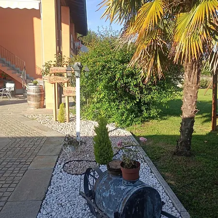 Agriturismo Cascina Aguzza Farm stay