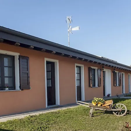 Agriturismo Cascina Aguzza Farm stay