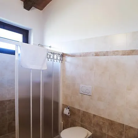 Agriturismo Cascina Aguzza Farm stay