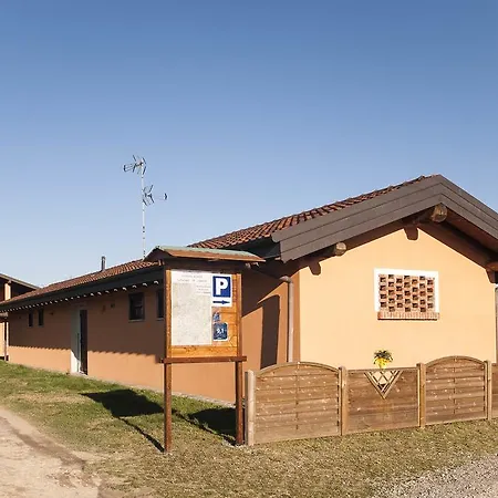 Agriturismo Cascina Aguzza Farm stay